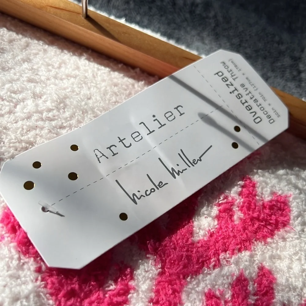 Tik Tok viral Nicole Miller blanket